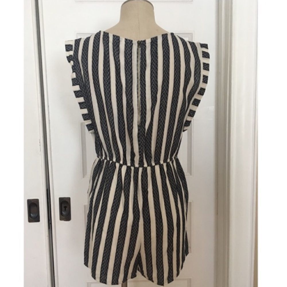 ✨HP✨Universal Threads Romper✨ - Picture 6 of 6